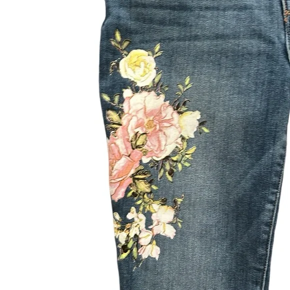 Maurices  Women's High Rise Blue Jeans with Pink Floral Denim Design Size 5/6 - Picture 3 of 6